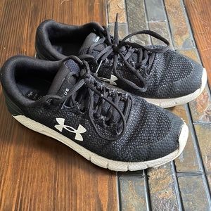 Under Armour black tennis shoes